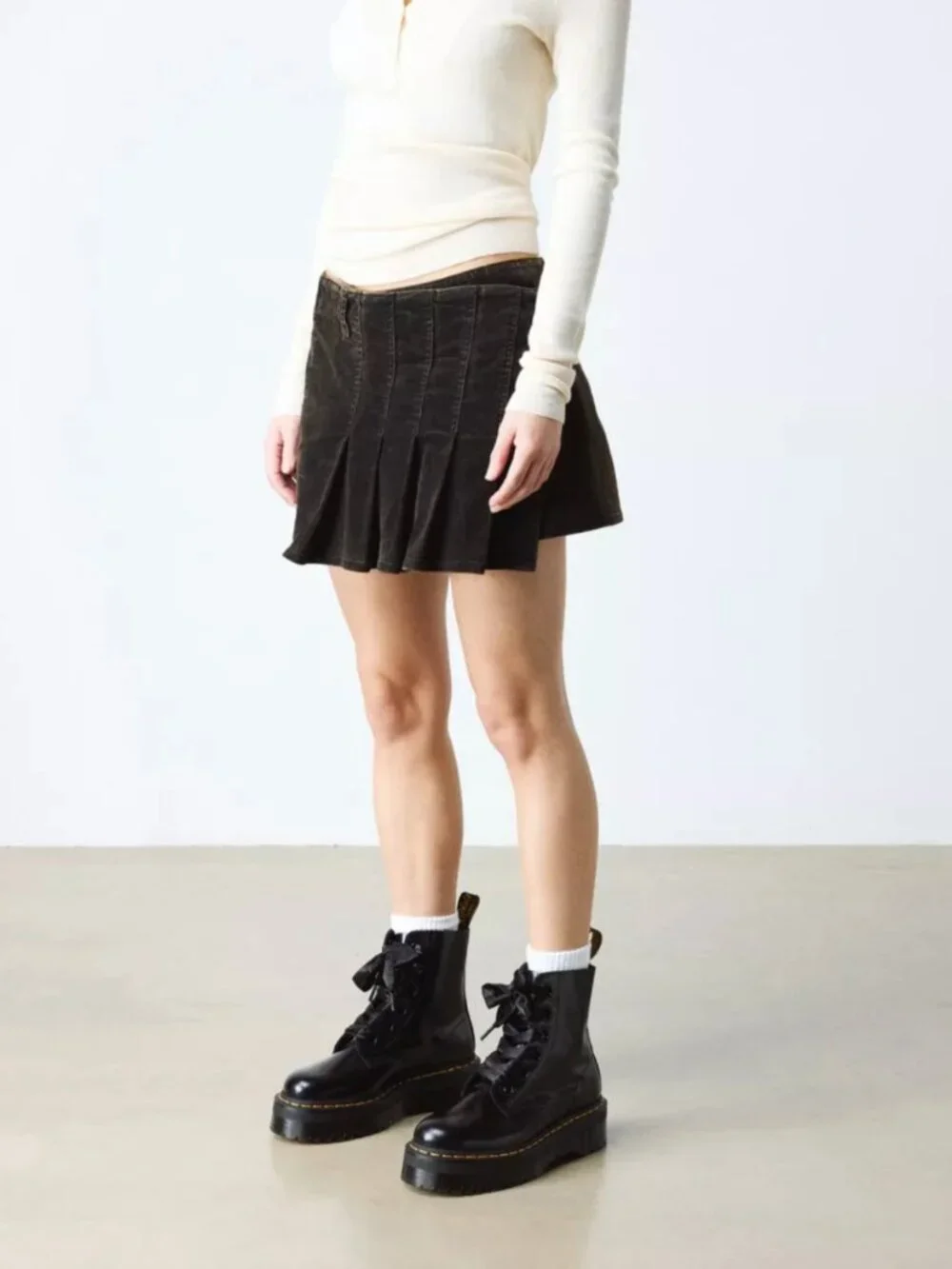 Dr. Martens Molly Leather Platform Boots (Like new!) - Picture 3 of 7